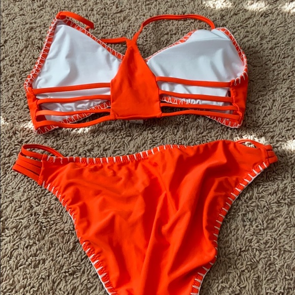 Bikini! - Picture 2 of 4